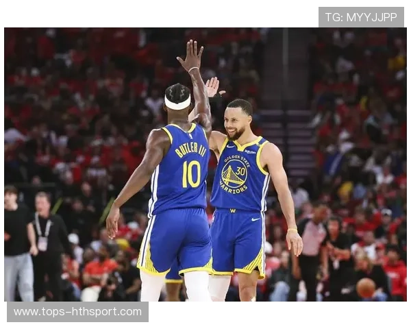 库里连续助攻制造空位，勇士多人得分上双